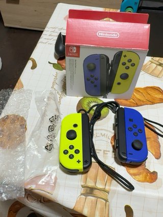 Nintendo Switch OLED + 4 Joy-Con + mando + accesor