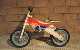 Bicicletta senza pedali in legno