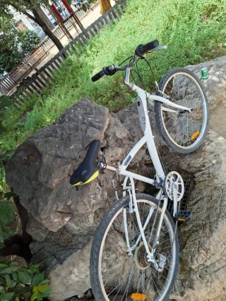 Bicicleta Btwin blanca
