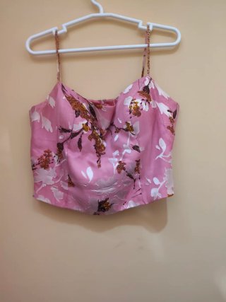 Traje de fiesta floral rosa