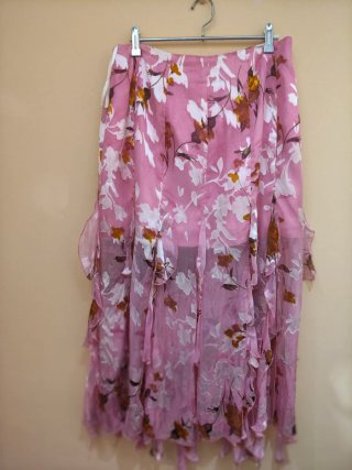 Traje de fiesta floral rosa