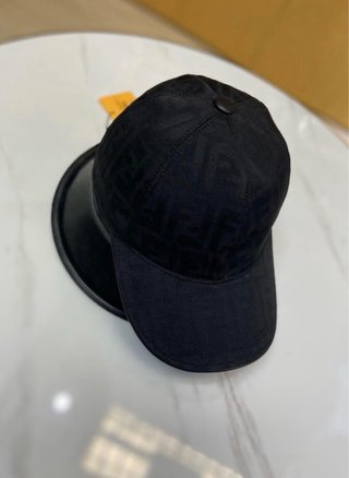 Gorras Fendi, Burberry, Louis Vuitton y Gucci