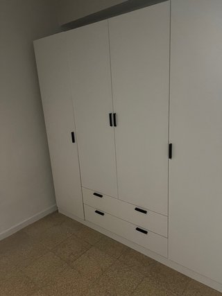 Armarios blancos de madera