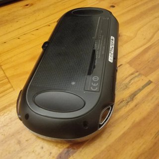 PS Vita + tarjeta + Funda + Adaptador SD2Vita
