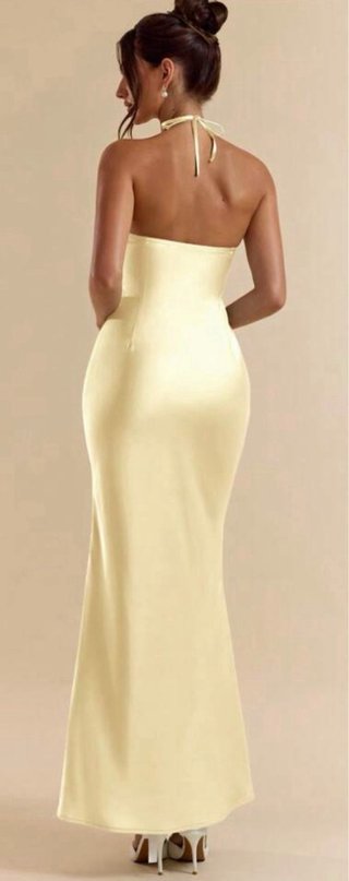 Vestido de fiesta amarillo con flor