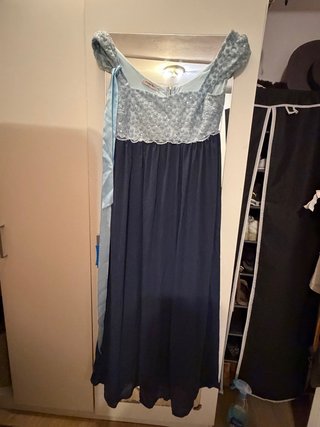 Vestido de fiesta azul con lentejuelas