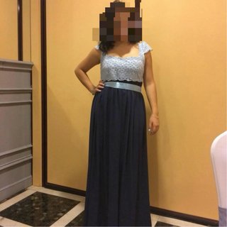 Vestido de fiesta azul con lentejuelas