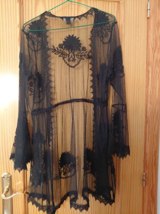 Kimono negro de encaje floral Primark