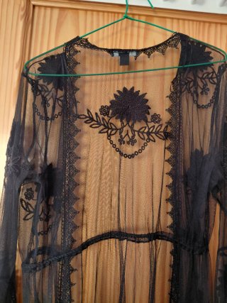 Kimono negro de encaje floral Primark