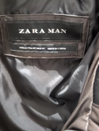 Chaqueta acolchada negra/marrón oscuro.