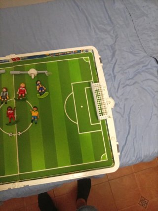 Campo de fútbol Playmobil con figuras