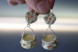 01. Pendientes bereberes en plata y coral.