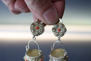 01. Pendientes bereberes en plata y coral.