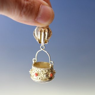 01. Pendientes bereberes en plata y coral.