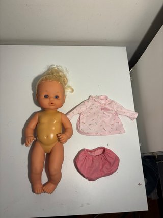 Bambola con vestitino rosa