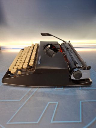 Maquina de escribir, Adler Tippa S