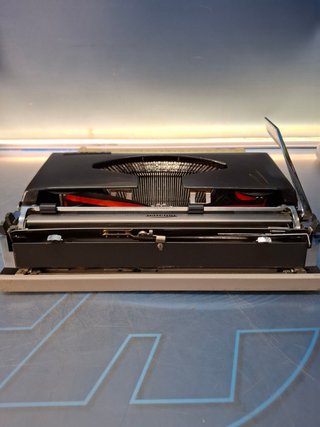 Maquina de escribir, Adler Tippa S