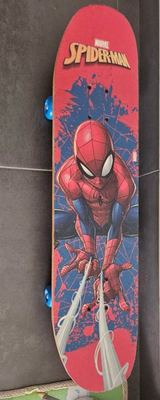 Monopatín Spiderman Mondo Toys