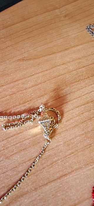 Collana Dorata Vintage con Pendente Rosso