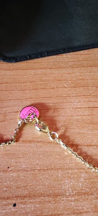 Collana Dorata Vintage con Pendente Rosso