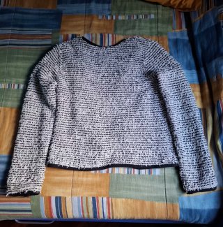 Chaqueta tipo Chanel blanco y negro