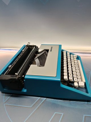 preciosa Máquina de escribir olivetti lettera 31