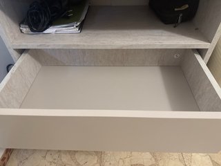 Cómoda de dormitorio con cajones