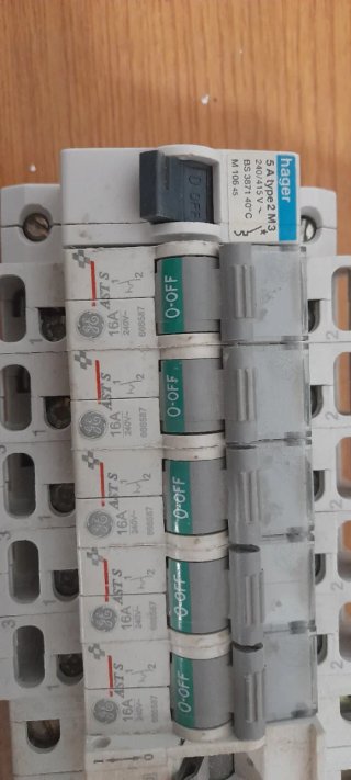 30 Interruttori sezionatori magnetotermici
