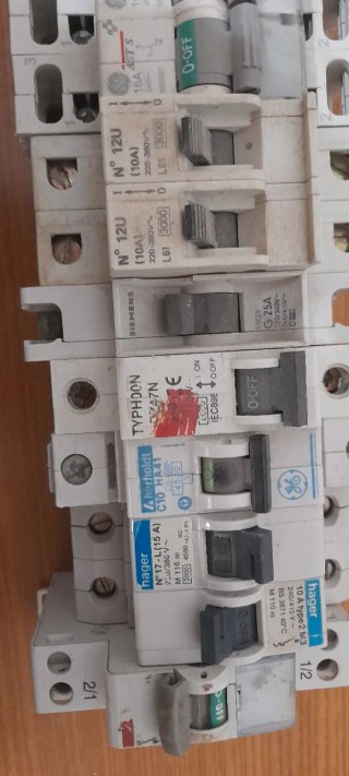 30 Interruttori sezionatori magnetotermici