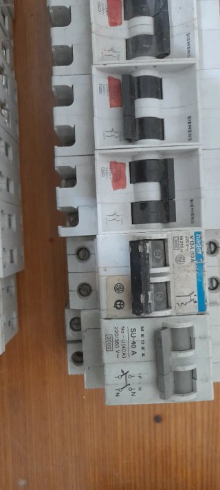 15 Interruttori automatici magnetotermici