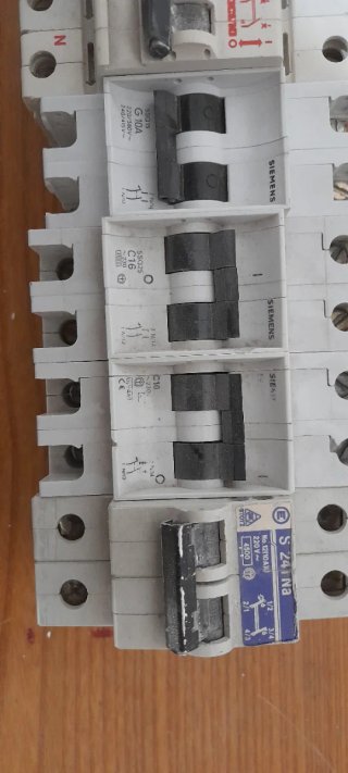 15 Interruttori automatici magnetotermici