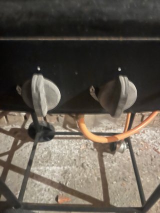 Barbacoa de gas negra