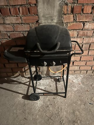 Barbacoa de gas negra