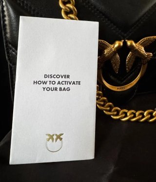Borsa Pinko Nera con Dettagli Oro