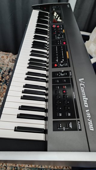 Roland Combo VR-700 Piano - Órgano - Sintetizador