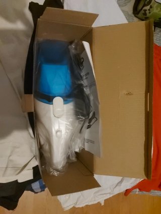Aspirador azul y blanco