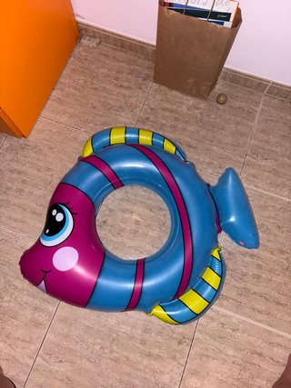 Flotador inflable de pez para piscina