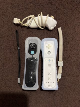 Nintendo Wii + Comandos + Jogos + cabos