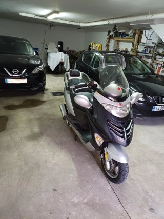 Maxi Scooter Plata y Negra