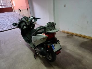 Maxi Scooter Plata y Negra