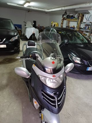 Maxi Scooter Plata y Negra