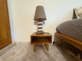 Cama con 2 mesitas de noche