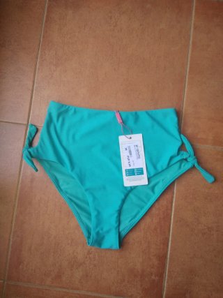 Braguita bikini alta sin ESTRENAR con ETIQUETA