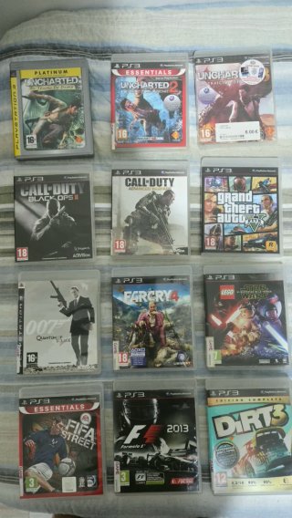 PlayStation 3 Super Slim más 12 juegos y 2 mandos