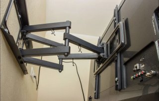 Montaje de soportes TV, repisas y objetos en pared