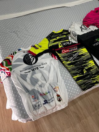 Lote 4 Maillots oficiales Ciclismo