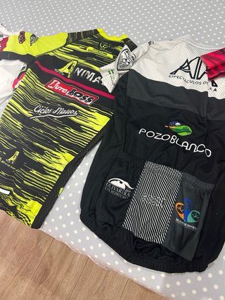 Lote 4 Maillots oficiales Ciclismo