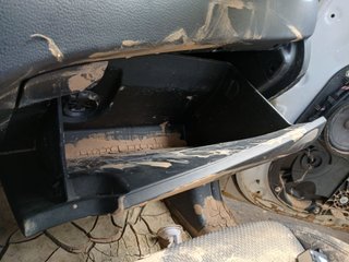 GUANTERA Kia Carens (RP)(2013->)