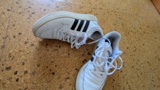 Zapatillas Adidas Blancas y Negras