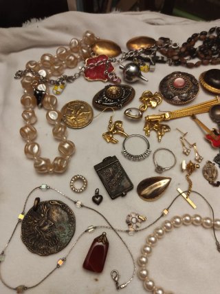 Lote di bijoux e oggetti antichi